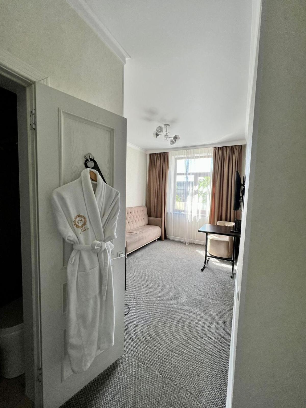 Hotel Fn Shymkent Exterior foto