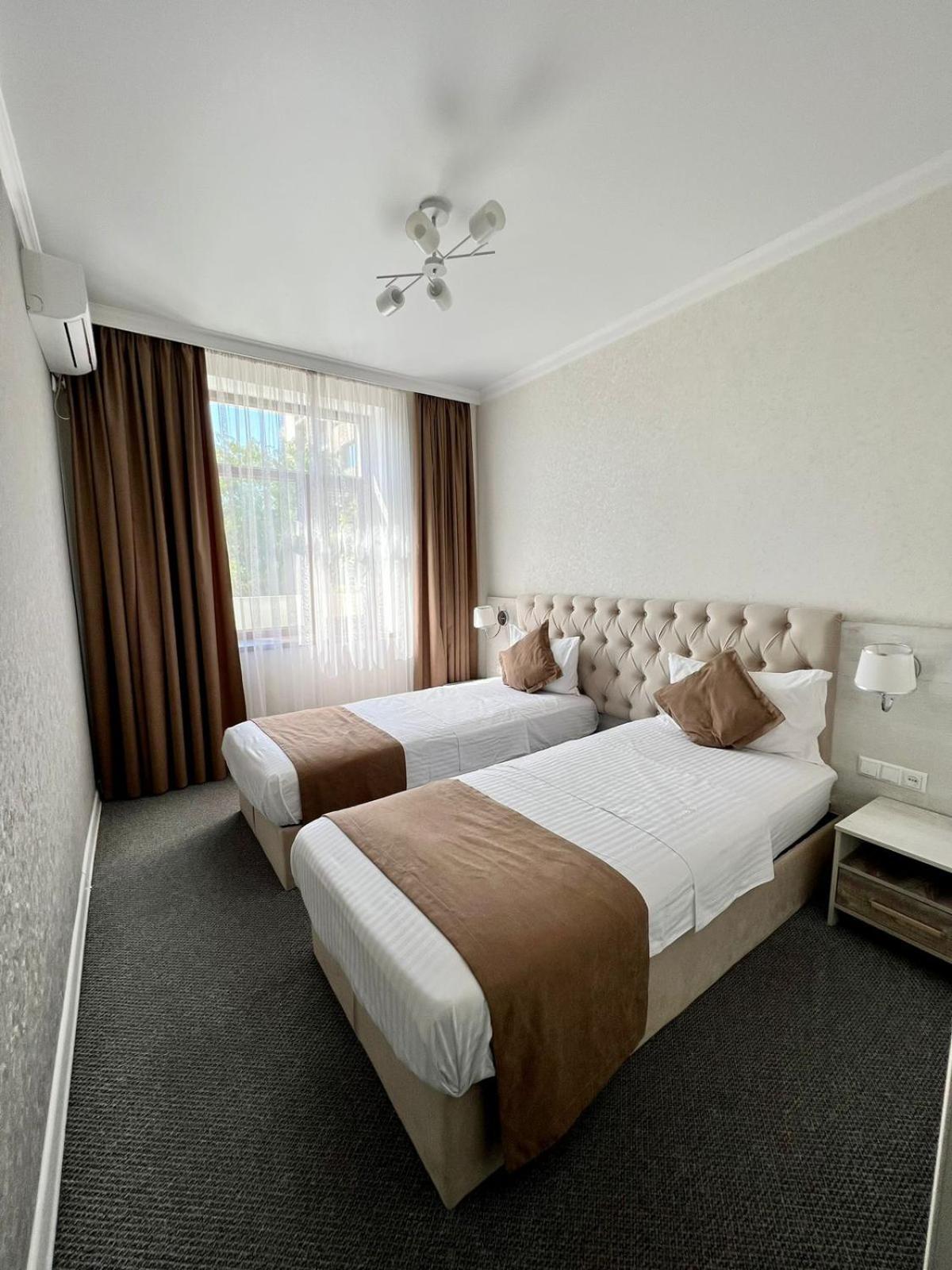 Hotel Fn Shymkent Exterior foto